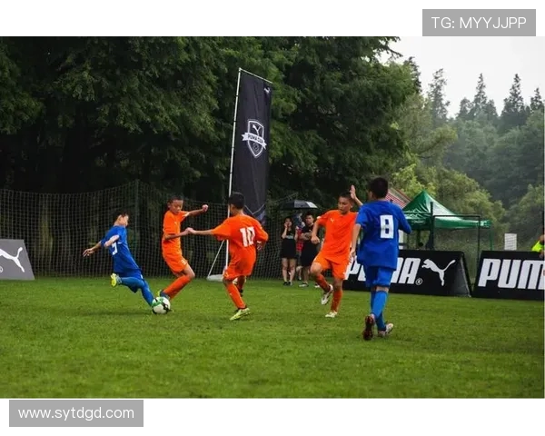 U22阿曼队与中国队激战正酣争夺亚洲青年足球赛晋级名额