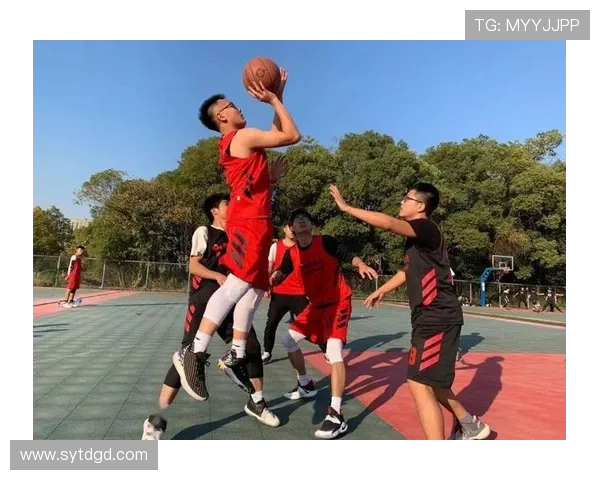 威斯特曼与自由队的激烈对决展现了篮球的魅力与团队精神